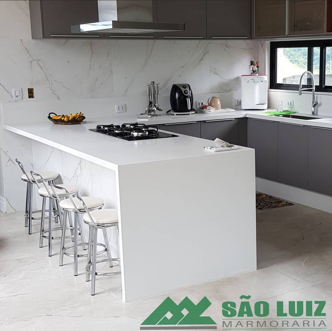 Escada em granito com acabamento profissional